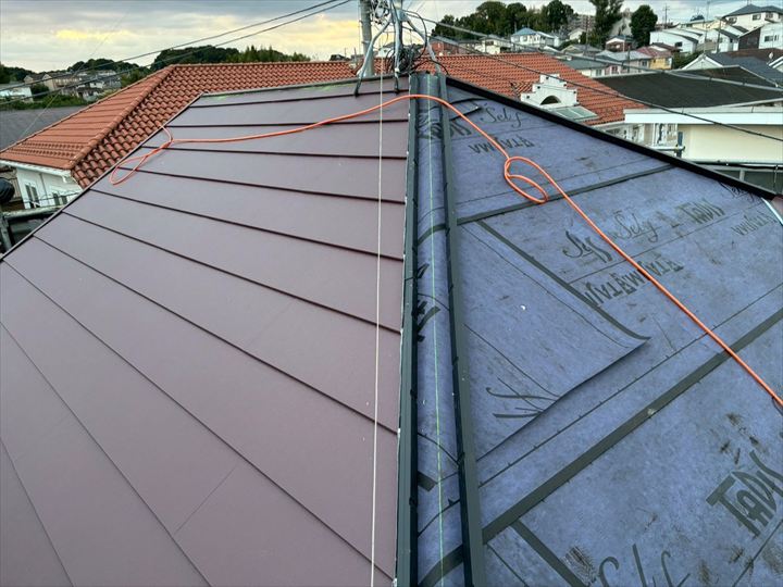 スーパーガルテクトによる屋根カバー工事